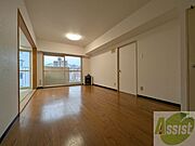 木目のフローリングは落ち着きのある印象のお部屋になりますね。