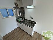 キッチンはスペースも広々していて使いやすそうですよ！