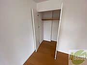 クローゼットは奥行きもあり、荷物が多い方でも安心です。