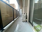 バルコニーです。洗濯物を干したり一息ついたりできますね！