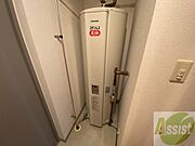 電気暖房です。冬場の寒い日でも安心ですね～