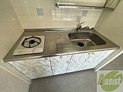こちらはキッチン。調理スペースもあり使いやすそうです。