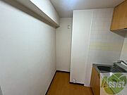 こちらに冷蔵庫を置けます。調理時の動線もばっちり効率的。
