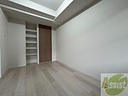 こちらのお部屋は光が差し込む、温かみのあるお部屋です。