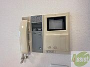 TVモニター付インターホンです。来客者の顔が見えるので安心！
