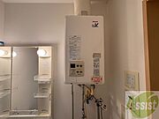 給湯器です。操作しやすいパネルになってます。