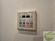 浴室乾燥機です。これで湿気の多い時期の洗濯物もすぐに乾きます