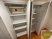玄関にはさらに収納がありました！沢山しまえますね～