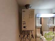 給湯器です。操作しやすいパネルになってます。