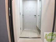 玄関の様子です。明るい印象ですね。気分もあがりそう。