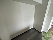 キッチン後ろには冷蔵庫を置けるスペースがありますね。