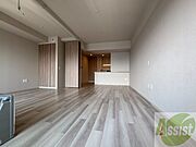 リビングです。窓が大きくて明るいですね！