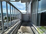 バルコニーは幅があり、広い印象を受けました。