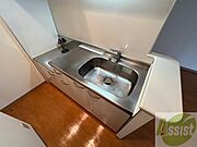 キッチンはシックなデザインでした。洗い場も大きい。