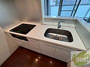 システムキッチン完備で3口ついているので料理もできます！