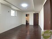 13.9帖のLDK。引き戸を開けると解放感があります。