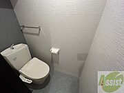こちらはトイレです。清潔感があり、安心して使用できます。