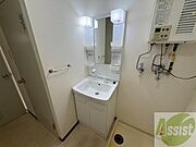 独立洗面台です。大きくてよいですね。シャンプーもできます！