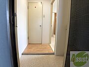 玄関の様子です。明るい印象ですね。気分もあがりそう。
