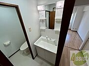 独立洗面台です。大きくてよいですね。シャンプーもできます。