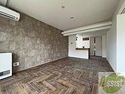 木目のフローリングは落ち着きのある印象のお部屋になりますね。