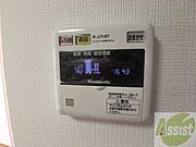 給湯器です。操作しやすいパネルになってます。