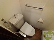 ウォシュレット機能がついたトイレ。安心して使用できますね。