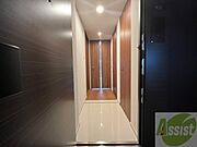 玄関の様子です。明るい印象ですね。気分もあがりそう。