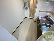 キッチンはスペースも広々していて使いやすそうですよ！