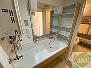 独立洗面台です。大きくてよいですね。シャンプーもできます！