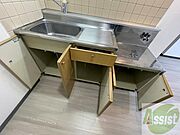 キッチン下の棚を開けてみました！食品ストック等をしまえます。