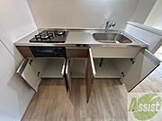 キッチン下の棚を開けてみました！食品ストック等をしまえます。
