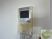 TVモニター付インターホンです。来客者の顔が見えるので安心！