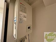 給湯器です。操作しやすいパネルになってます。