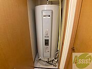 電気温水器です。オール電化でお得で安心ですね。
