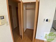 各部屋に収納があります。すっきり片づけましょう！