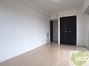 洋室がもう一つ。お部屋が多いのはうれしいですね！