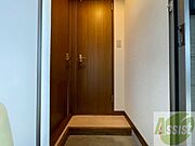 玄関の様子です。明るい印象ですね。気分もあがりそう。