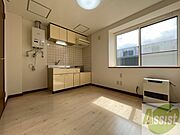 6.3帖のダイニングキッチン。ご飯を食べるお部屋ですね。