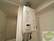 給湯器です。操作しやすいパネルになってます。