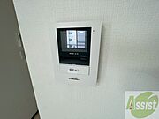 TVモニター付インターホンです。来客者の顔が見えるので安心！