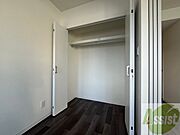 寝室の収納になります。広々としてたくさん収納できます。