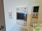 TVモニター付インターホンです。来客者の顔が見えるので安心！