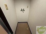 洗濯機置場は室内にあるのでもちろんいつでも洗濯できます。