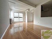 木目のフローリングは落ち着きのある印象のお部屋になりますね。