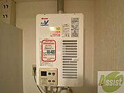 給湯器です。操作しやすいパネルになってます。