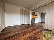 別角度から寝室を撮ってみました。家具の配置もしやすそう。