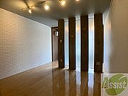 木目のフローリングは落ち着きのある印象のお部屋になりますね。
