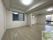 寝室を別角度から撮りました。どう家具を配置しますか？
