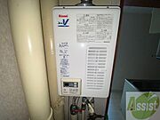 給湯器です。操作しやすいパネルになってます。